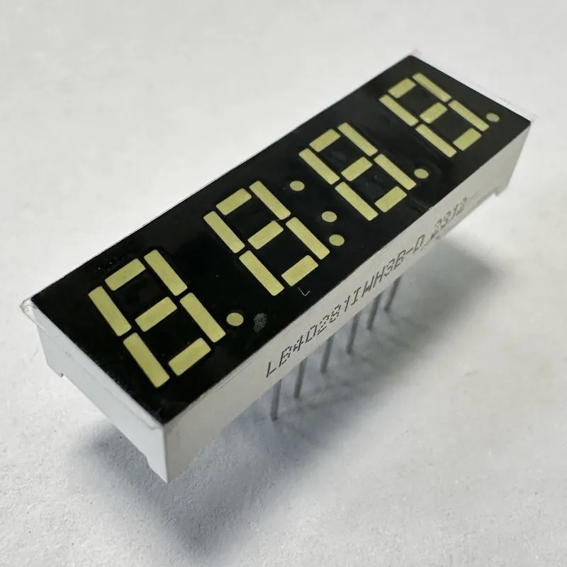 หน้าจอ LED ขาว 7 มิลลิเมตร 4 หลัก 7 เซ็กเมนต์ Common Anode สําหรับพานิลมูลติเมตร 0