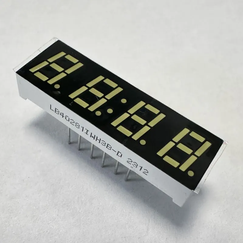 หน้าจอ LED ขาว 7 มิลลิเมตร 4 หลัก 7 เซ็กเมนต์ Common Anode สําหรับพานิลมูลติเมตร 2